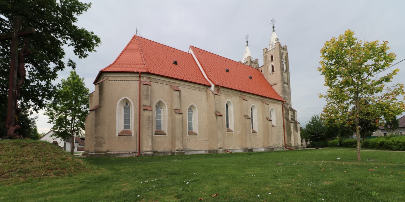 Historická budova Kostol Holice 03