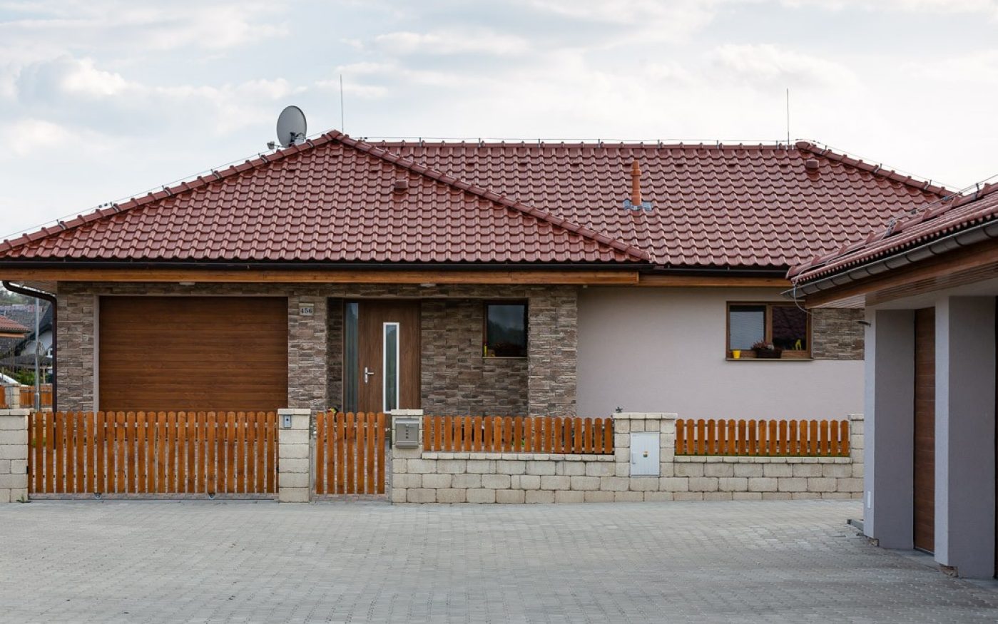 Rodinný dom Stranske Tondach Samba 11 engoba cervena visnova