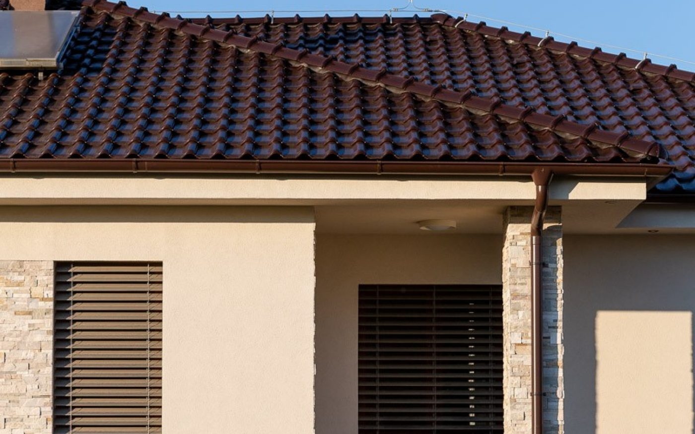 Referencia rodinný dom Tondach Samba 11 glazúra hnedá, Porotherm EKO+ 44