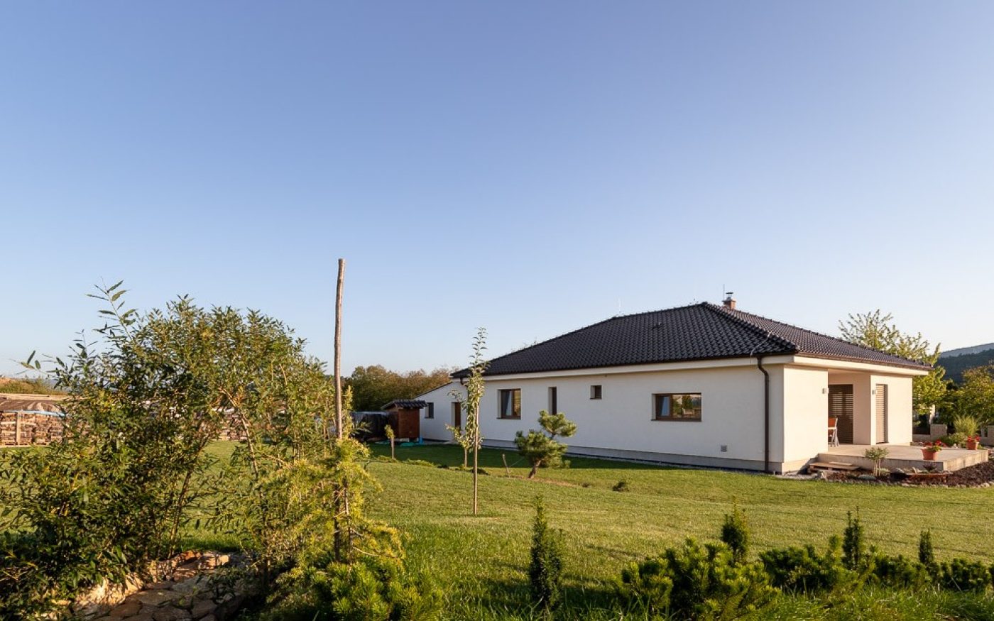 Referencia rodinný dom Tondach Samba 11 glazúra hnedá, Porotherm EKO+ 44