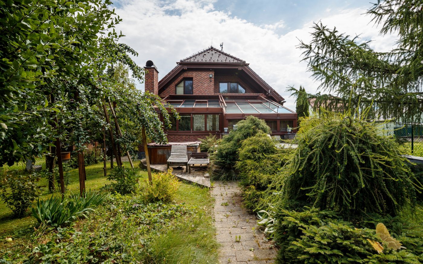 Reference photo of single house in Rosina 01