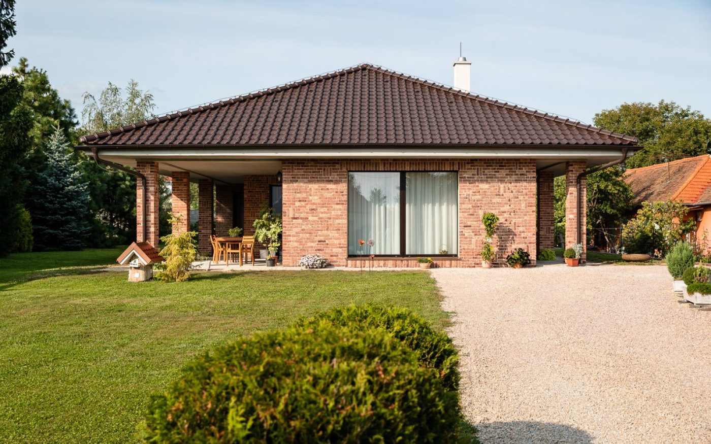 Referencia rodinny dom Tondach Samba 11 engoba matná hnedá, Terca Cienna, Porotherm profi 30