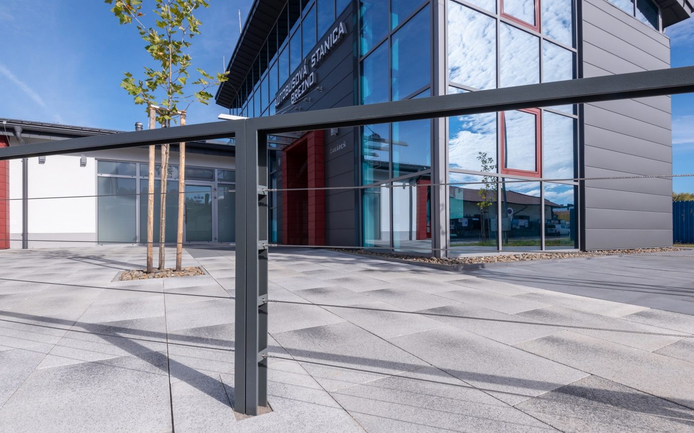 Dlazba Semmelrock autobusova stanica Brezno