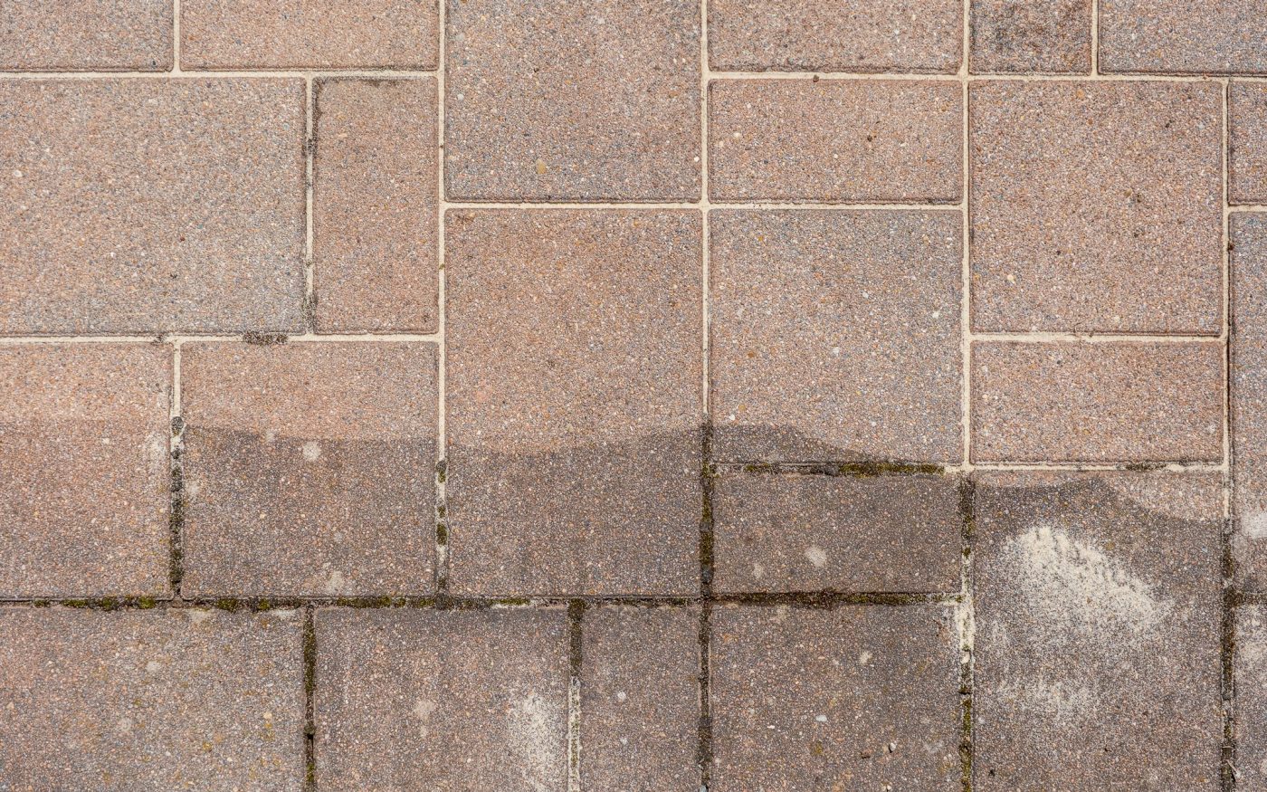 cistenie zamkovej dlazby semmelrock vysokym tlakom vapkou 