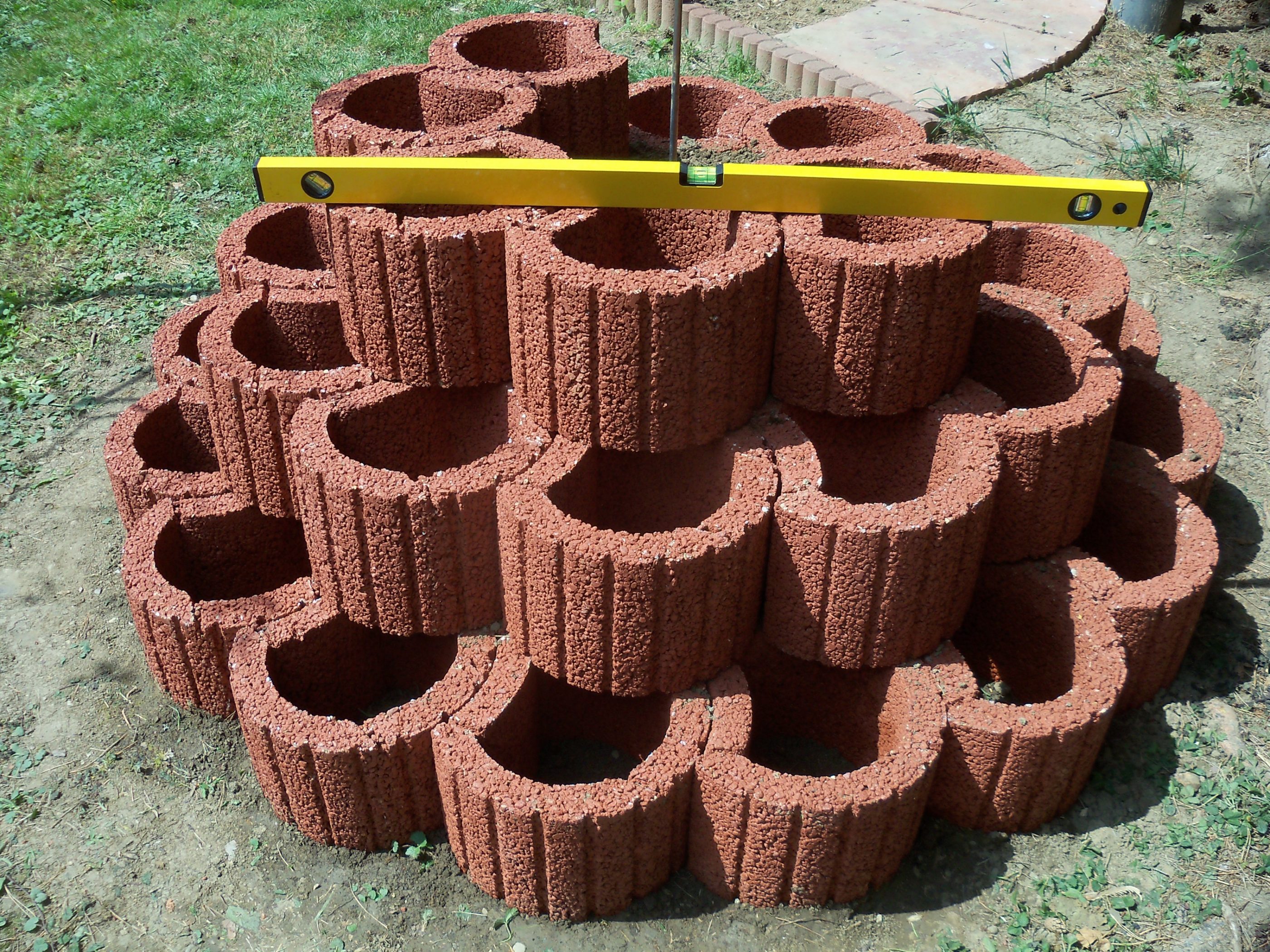 Semmelrock Výstavba jahodovej pyramídy