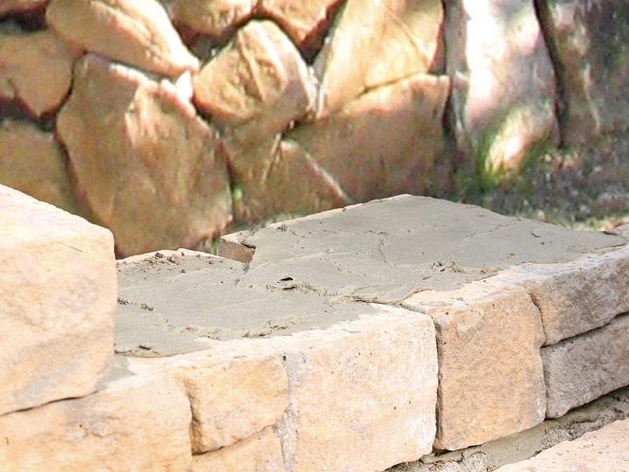 Semmelrock - vystavba Bradstone zahradneho ohniska