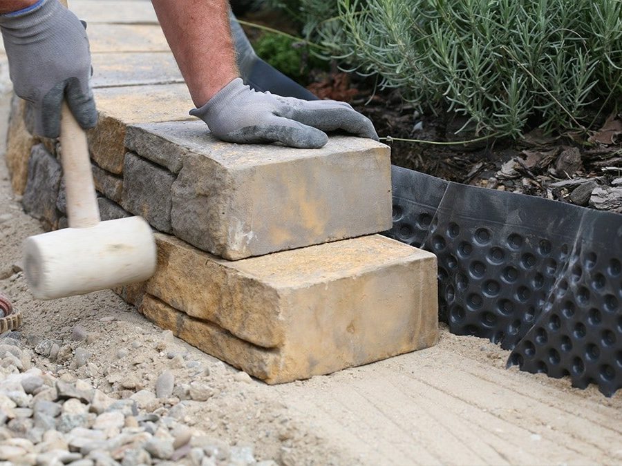 Semmelrock Výstavba oporného múrika Bradstone Mountain Block