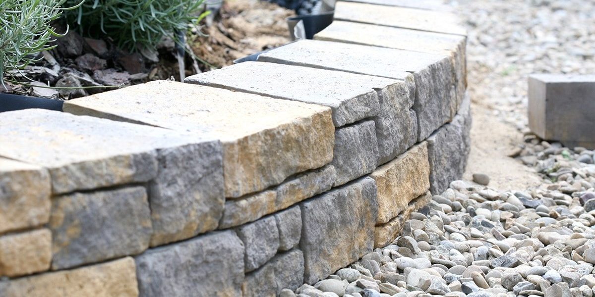 Semmelrock Výstavba oporného múrika Bradstone Mountain Block