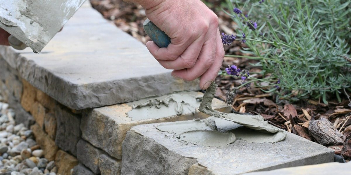 Semmelrock Výstavba oporného múrika Bradstone Mountain Block