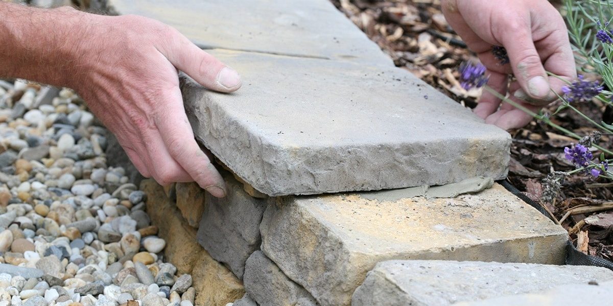 Semmelrock Výstavba oporného múrika Bradstone Mountain Block