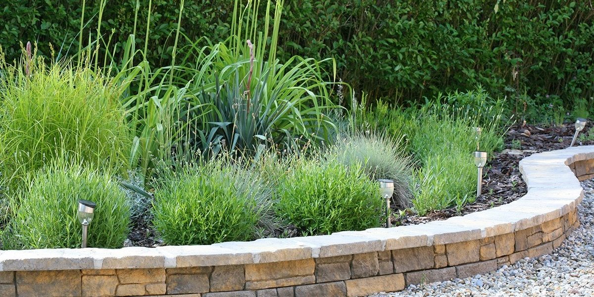 Semmelrock Výstavba oporného múrika Bradstone Mountain Block