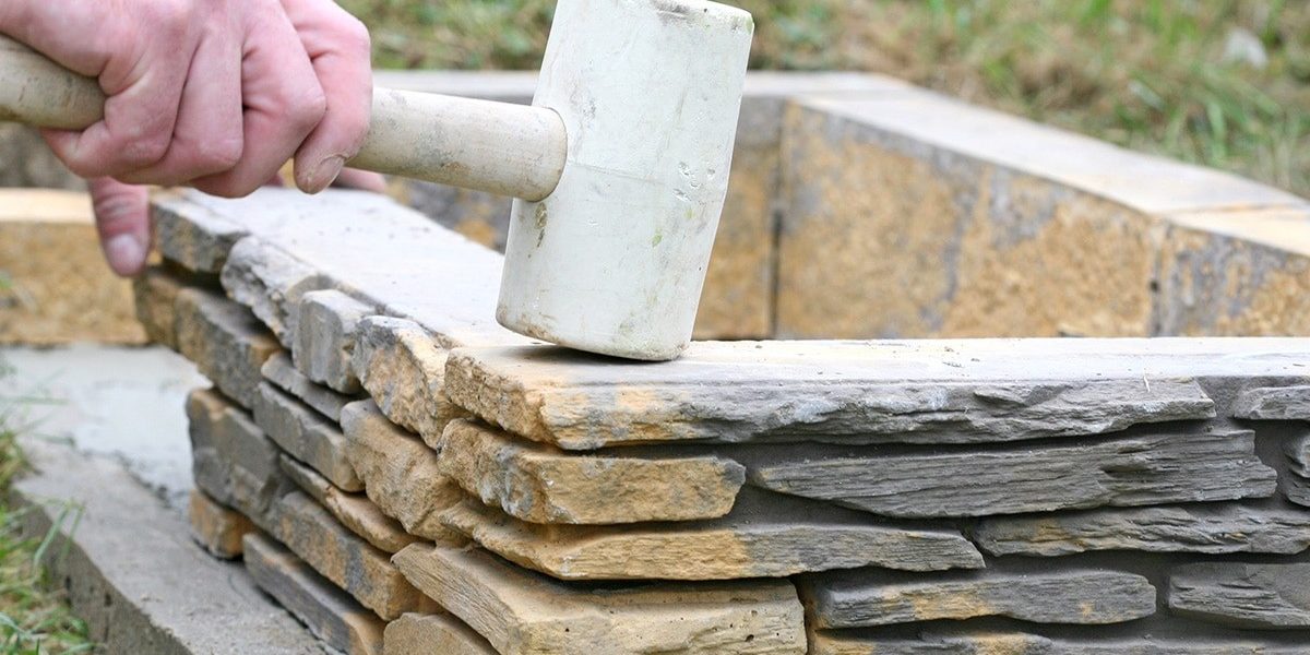 Semmelrock Výstavba záhradných kvetináčov