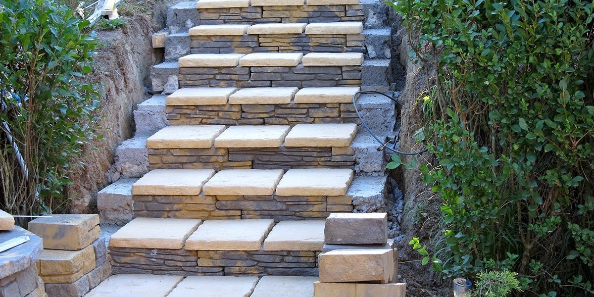 Semmelrock Výstavba záhradných schodov