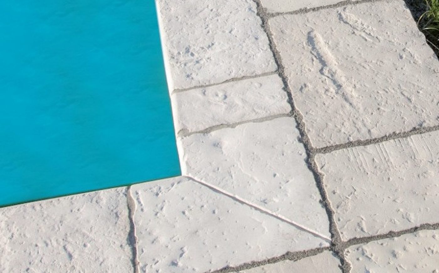 Referenčná fotografia produktu Bradstone Old Town bazénový lem slonovinová melírovaná