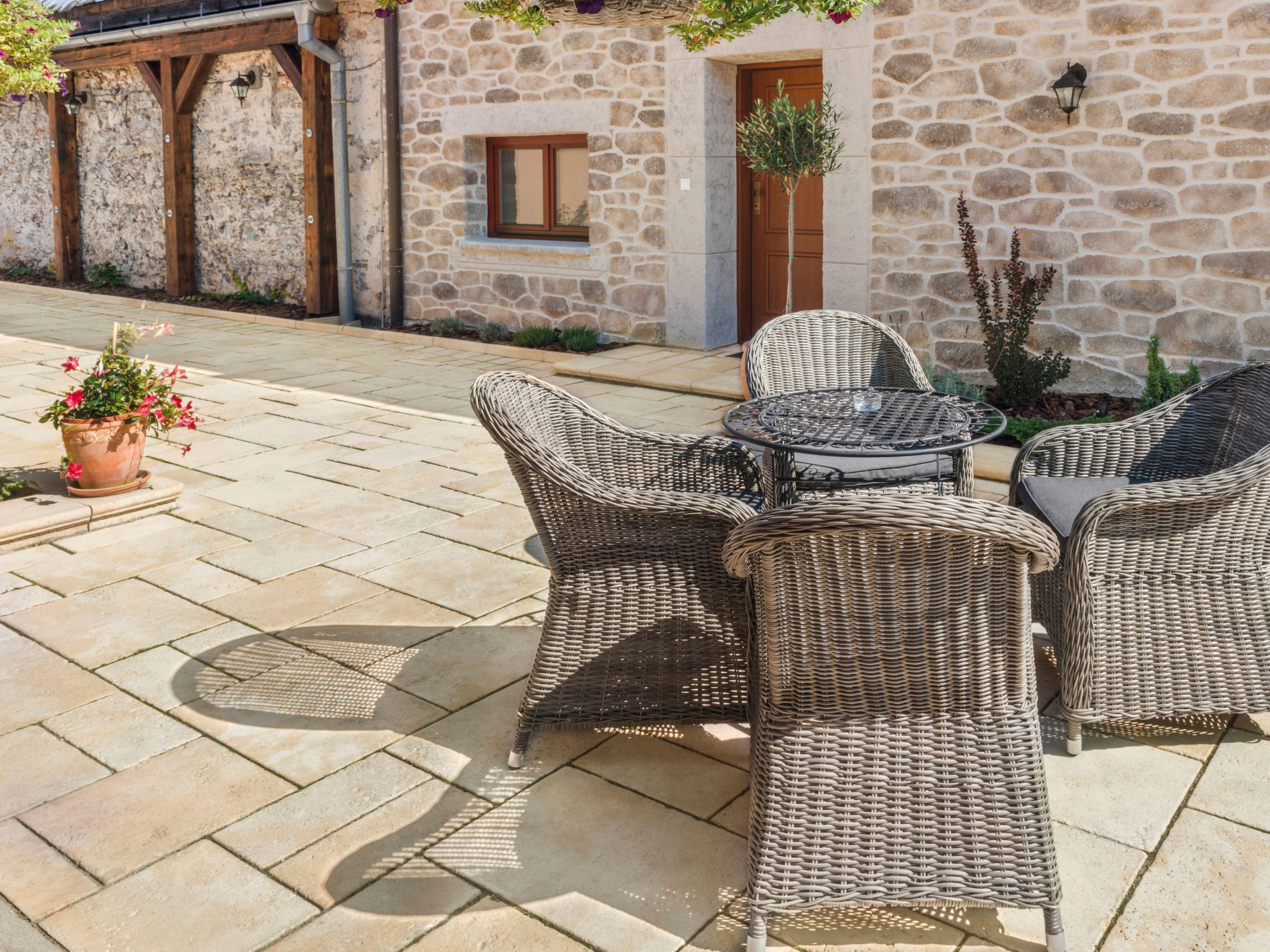 Semmelrock Bradstone Travero