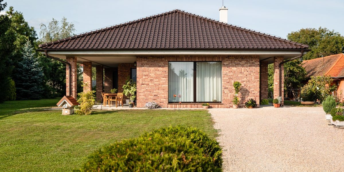 Referencia rodinny dom Tondach Samba 11 engoba matná hnedá, Terca Cienna, Porotherm profi 30