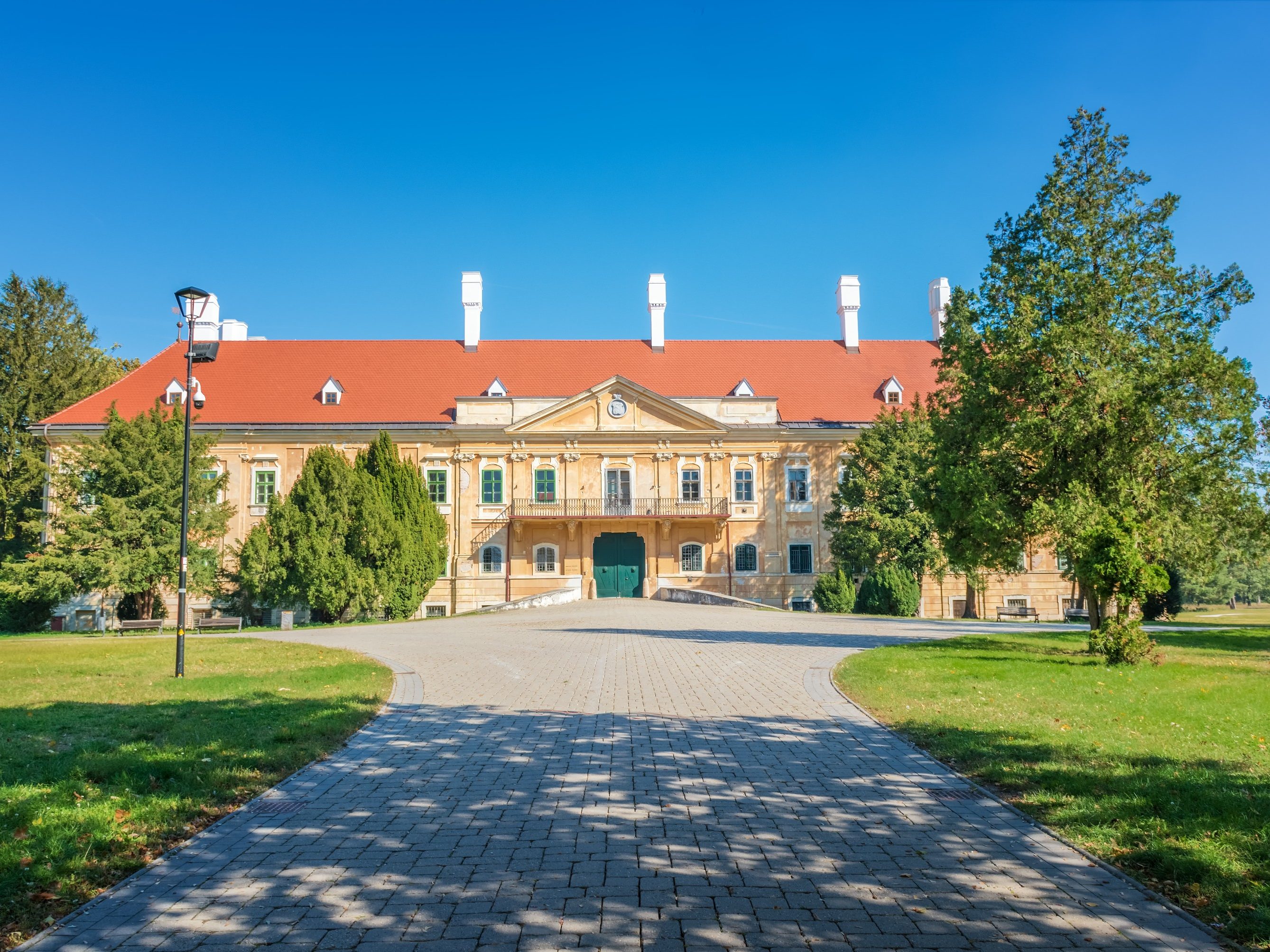 Historická budova Pallfyho Kaštieľ Malacky Bobrovka prírodná OR