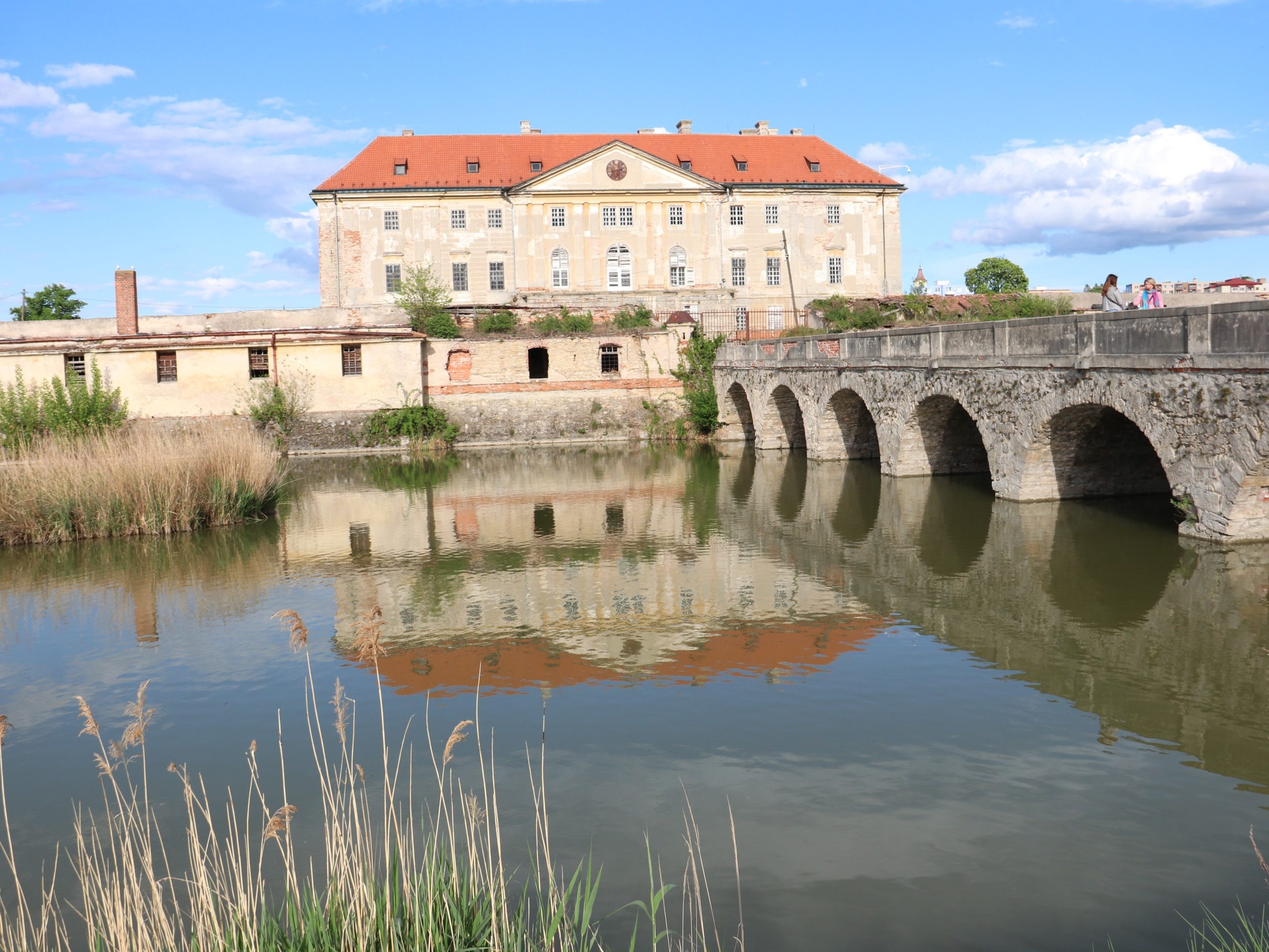 Historická budova kaštieľ v Holíči Bobrovka prírodná OR