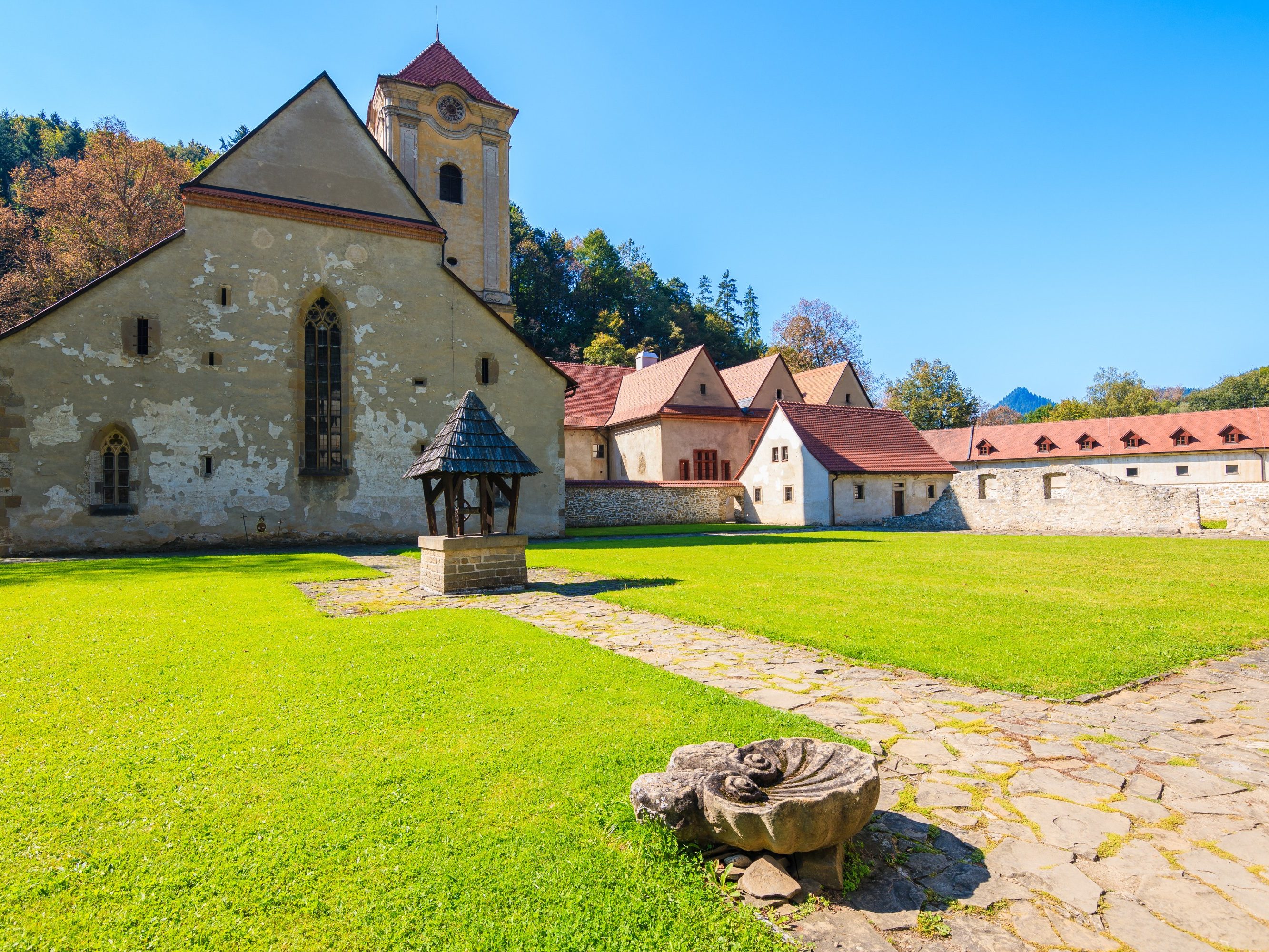 Historická budova Červený Kláštor Bobrovka antik OR