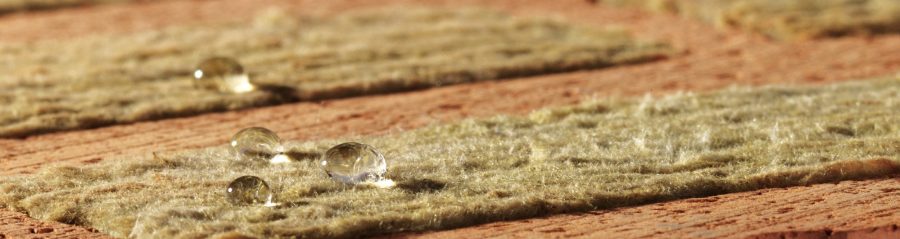 Block Porotherm T Profi with drop of water on insulation