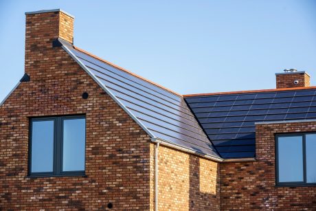Product: Wevolt X-Roof black. Client: Vink Bouw. Architect: Atelier Pro. Installer: De Duurzame Mannen and Solar & Led. Period: 2020-2021. Houses: 27. Solar panels: 3.300. New construction 3- and 4 faced houses with Wevolt X-Roof | Roosenhorst, Voorschoten