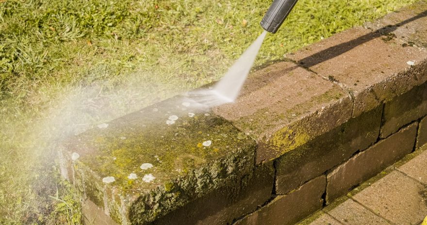 cistenie zamkovej dlazby semmelrock vysokym tlakom vapkou 