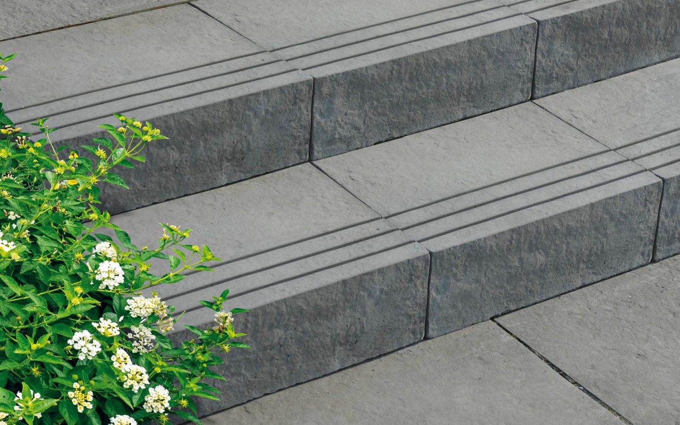 Kompozičná fotografia produktu Bradstone Lias schody popolavá sivá