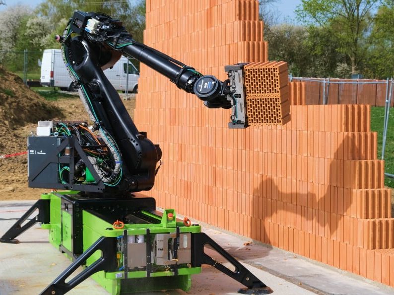 murovanie s robotom WLTR tehla porotherm