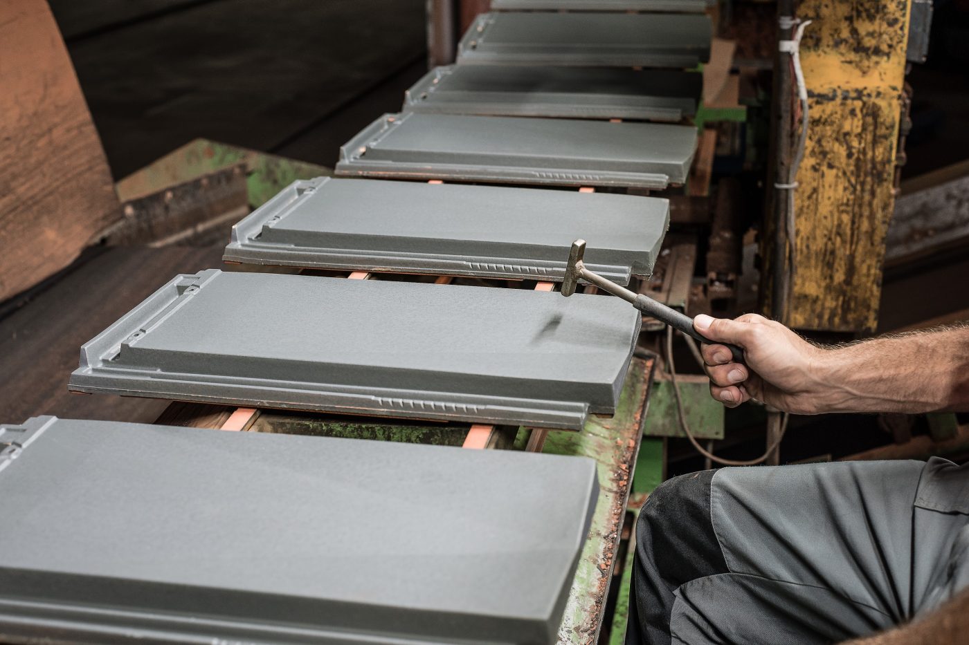 Produktion V11 Tondach Gleinstätten, Klangprobe, production roof tiles