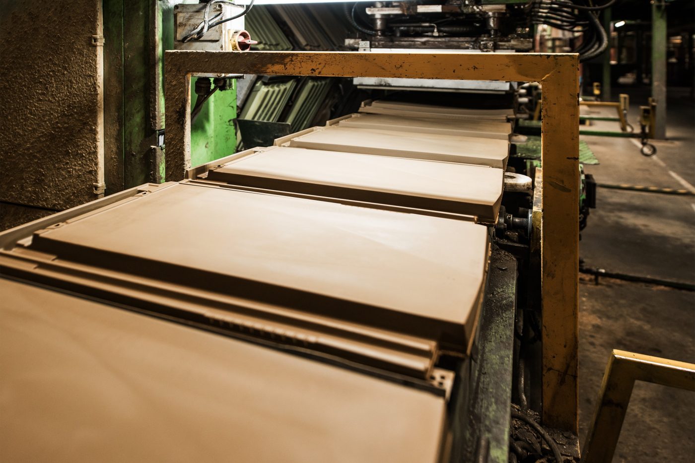 Produktion V11 Tondach Gleinstätten, production roof tiles