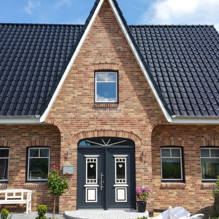 Cienna, terca, brick, single-family house, front yard, front view