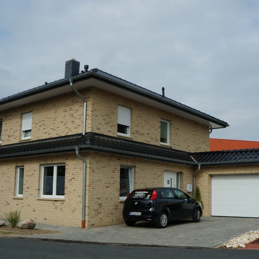 brick, terca, valeriaan, front view, single-family, garage