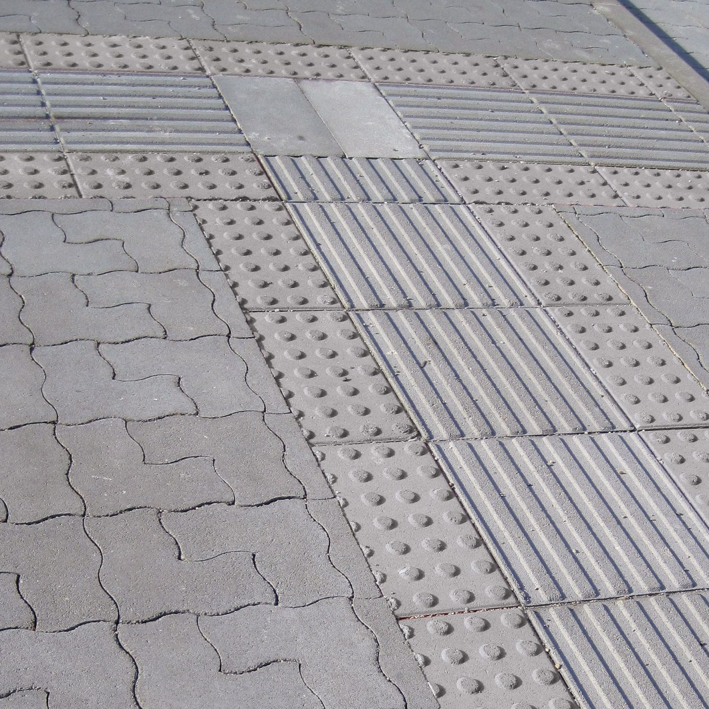 Kompozičná fotografia produktu Dlažba pre nevidiacich sivá