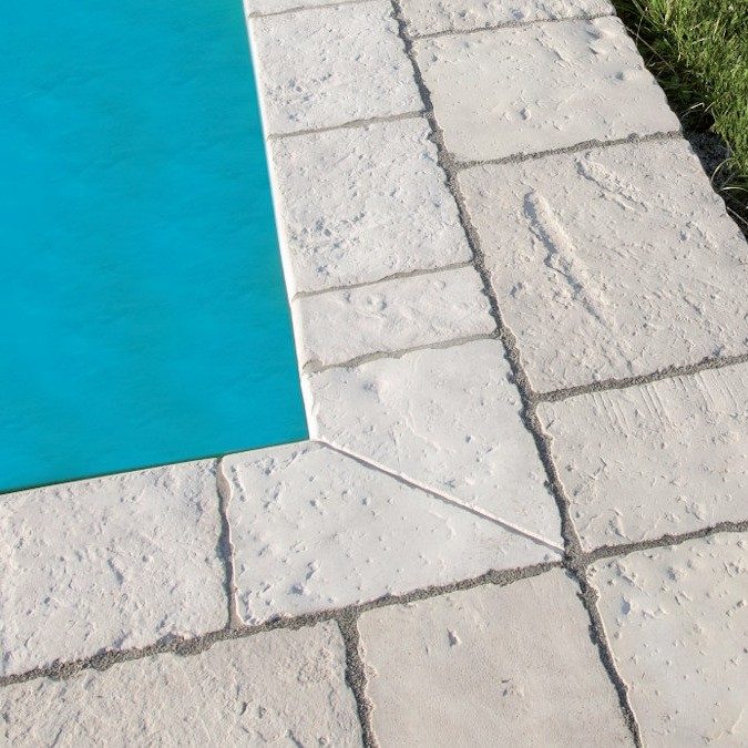 Referenčná fotografia produktu Bradstone Old Town bazénový lem slonovinová melírovaná