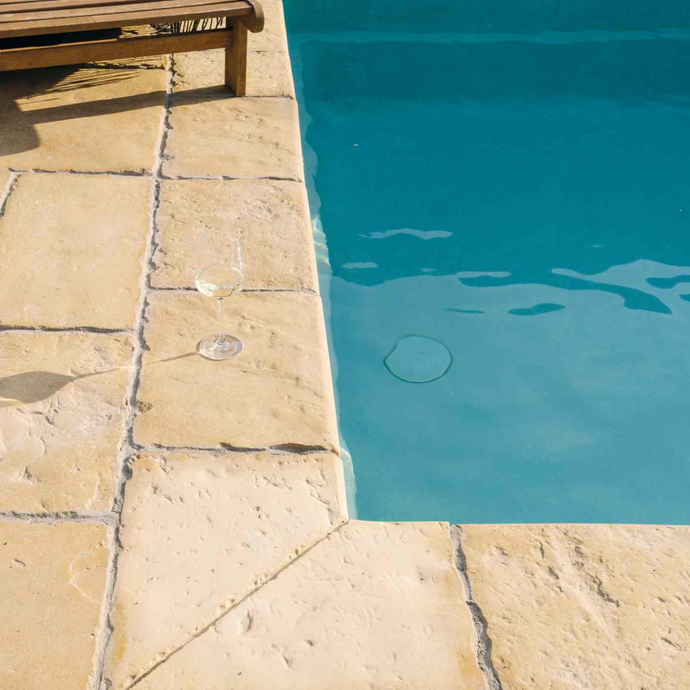 Referenčná fotografia produktu Bradstone Old Town bazénový lem pieskovcová