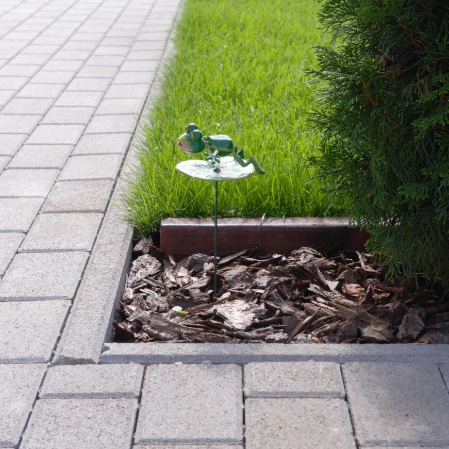 Referenčná fotografia produktu Obrubník parkový sivá