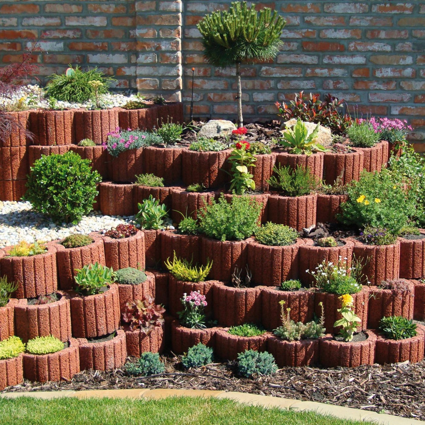 Referenčná fotografia produktu Svahová tvárnica červená