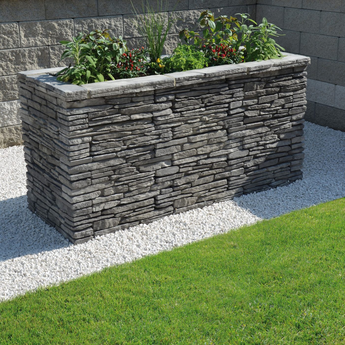 Kompozičná fotografia produktu Bradstone Milldale kvetináč sivá melírovaná